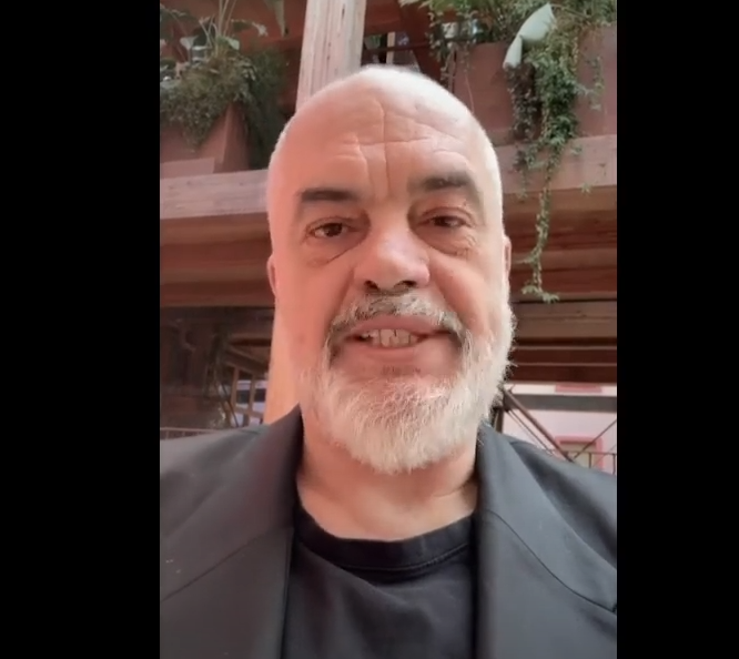 Edi Rama Bonus pensionistësh Kritika Ekonomi Piramidat Politika sociale Shqipëri Reagim Facebook "Sy më sy" Pensionistë Financa Buxheti Debat politik Shpenzime publike