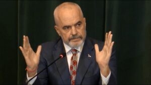 Rama Kërcënon Bizneset e Lungomares: Çlironi Trotuaret ose do të Ndërhyjmë!”Trotuaret janë për qytetarët, jo për barrikada!”