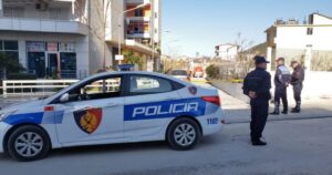 Tiranë: Kapen dy të rinj me mbi 1 kg kokainë, dyshohet se furnizonin “spaçatorët”