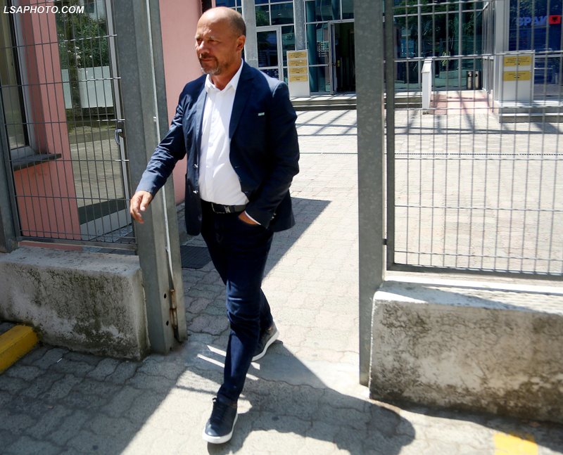Xhelal Mziu Nipi i Xhelal Mziut Kalosh Murra Bulqizë Ostren Partia Demokratike (PD) Sherr Dhunë Goditje me grushte Punonjës i bashkisë Miting elektoral SPAK Kanosja Dhunimi ndaj pjesëmarrësve në zgjedhje Pamje Incident Hetim