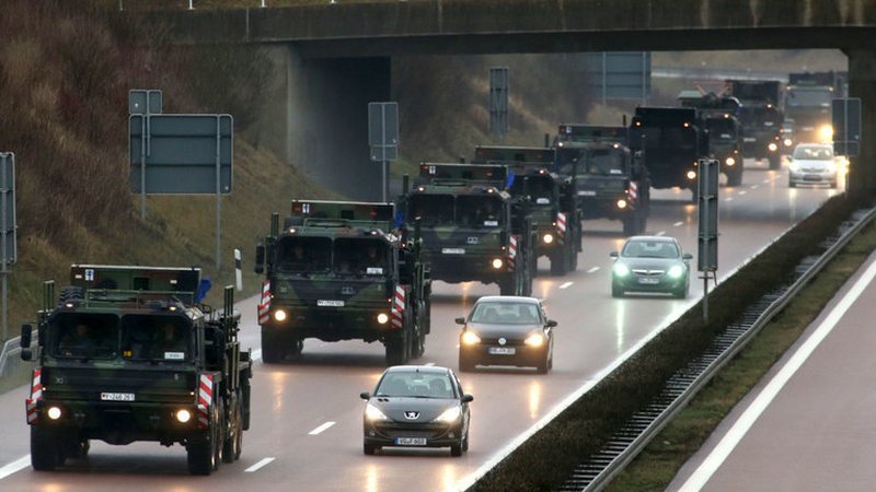 Gjermania Bundeswehr (Ushtria Gjermane) NATO Evropa Lindore Dislokim trupash Sulm rus Shtetet baltike Kompani logjistike Kompani mbrojtje Deutsche Bahn Lufthansa Rheinmetall Transport ushtarak Hekurudhë Pilotë luftarakë Logjistika ushtarake Qendër logjistike e NATO-s Mobilizim Korridor strategjik dislokimi Investime ushtarake Olaf Scholz Fond special Lufta në Ukrainë Gatishmëri luftarake 2029