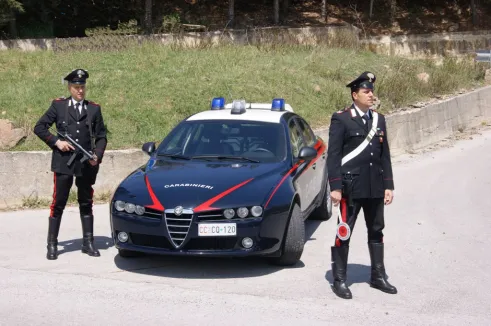 Romë Itali Vrasje Ekzekutim Çift kinez Zhang Dayong Gong Xiaoqing Banda kineze Triadë Luftë për territor Industri tekstili Krim i organizuar Motoçikletë Plumba Prato Firence "Lufta e varëseve" Asheng Gjyq Operacione të paligjshme