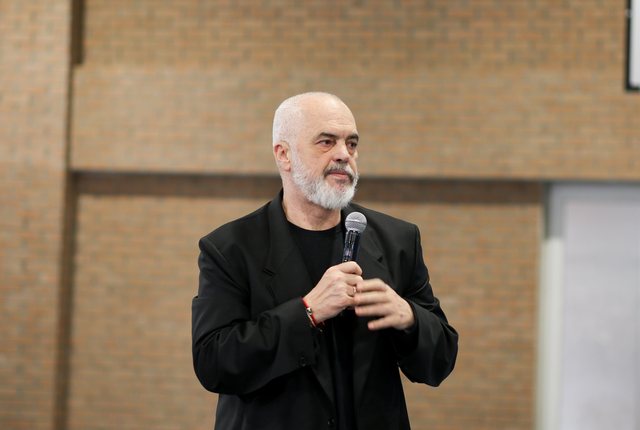 Edi Rama Kryeministër Plani për arsimin Paga mesatare Mësues 1250 euro Dekadë Shkolla Infrastruktura shkollore Tiranë Shkodër Motivim Profesioni i mësuesisë Objektiv Premtim