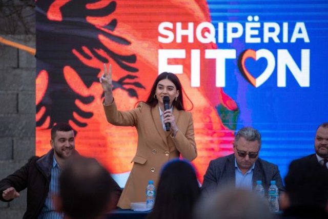Andia Ulliri Deputete Kuvendi i Shqipërisë Gara elektorale KQZ (Komisioni Qendror i Zgjedhjeve) Kuota gjinore Kodi Zgjedhor Qarku Durrës Partia Demokratike (PD) Barazia gjinore