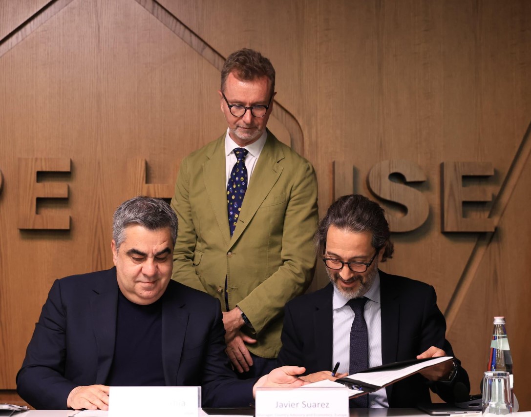 Parqe Eko-Industriale Blendi Gonxhja IFC (International Finance Corporation) Ekonomia Shqiptare Zhvillim i qëndrueshëm Integrimi në BE Tranzicioni i gjelbër Uzina Metalurgjike Elbasan Kombinati Tiranë Inovacion Investime private Mbrojtja e mjedisit