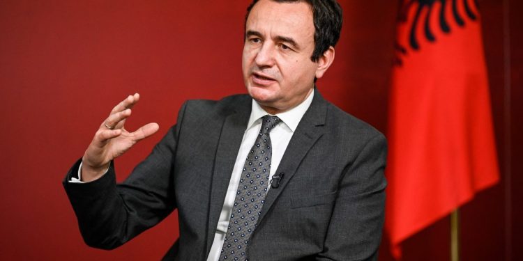 Ngërç politik Kuvendi i Kosovës Albin Kurti Lëvizja Vetëvendosje Albulena Haxhiu Kryetar i Kuvendit Zgjedhjet e 9 shkurtit Partia Demokratike e Kosovës (PDK) Aleanca për Ardhmërinë e Kosovës (AAK) Lidhja Demokratike e Kosovës (LDK) Bojkot Vakum kushtetues Qeveri në detyrë Qeveri kalimtare Lumir Abdixhiku Reporterët pa Kufij Liria e medias Indeksi i lirisë së shtypit Paralizë institucionale Kosovë