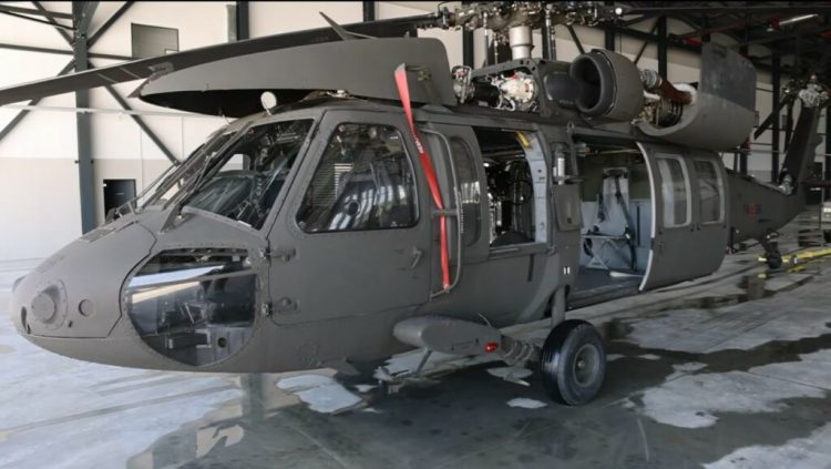 Helikopterët Black Hawk Forca Ajrore Shqiptare Baza Ajrore Farka Hangar i ri Edi Rama Mirëmbajtje helikopterësh Operacionalitet ushtarak Modernizim infrastrukture Ertion Kodra