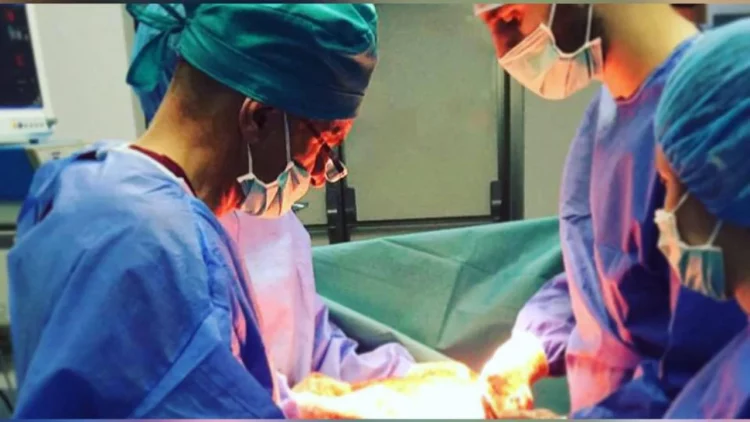 Vdekje paciente Ndërhyrje kirurgjikale Durrës Mjeku Ilir Shani Hetim mjekësor Neglizhencë mjekësore Spital privat Arrest kardiak Ngushtim stomaku