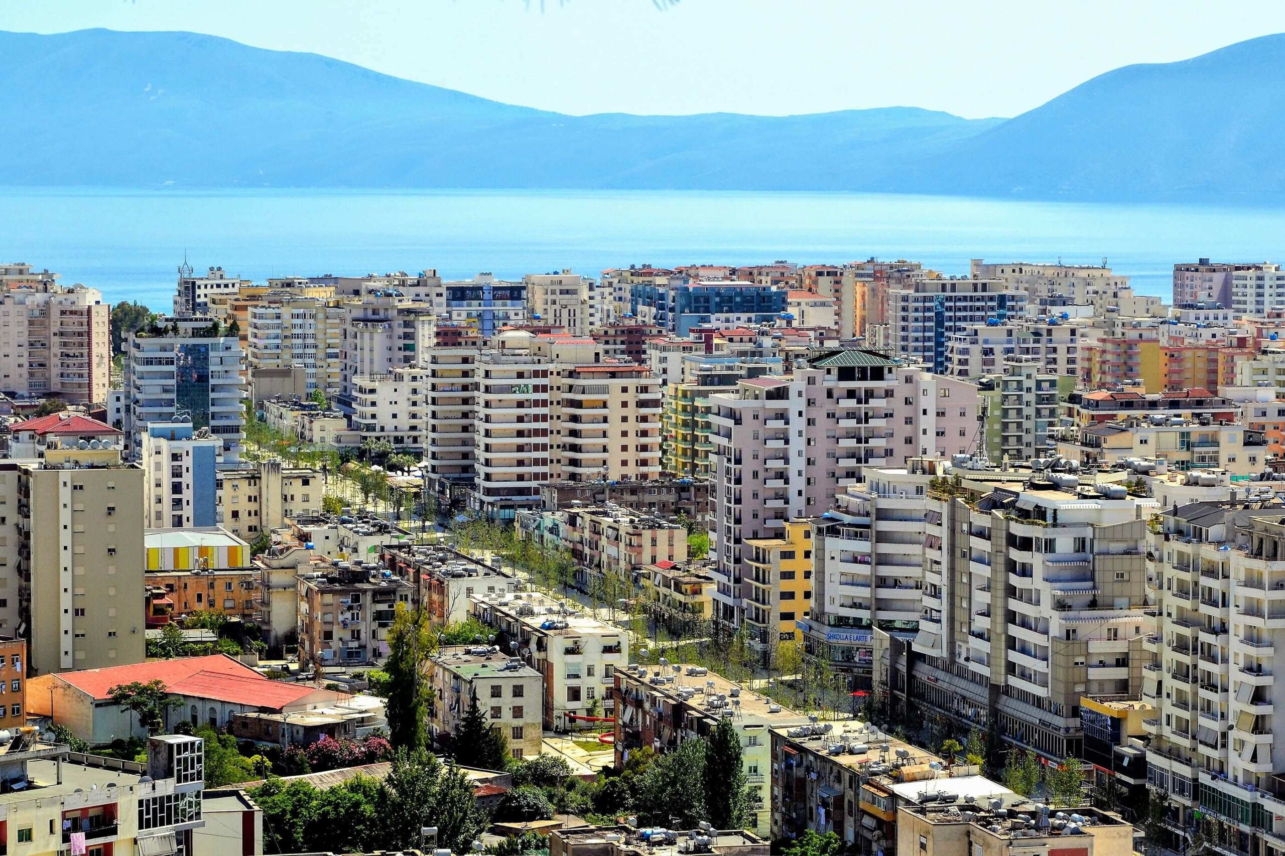 Forbes Vlora Investim pronë Shtëpi bregdetare Shqipëri Riviera Shqiptare Çmime të ulëta Mesdheu Pushues evropianë Treg i patundshmërive