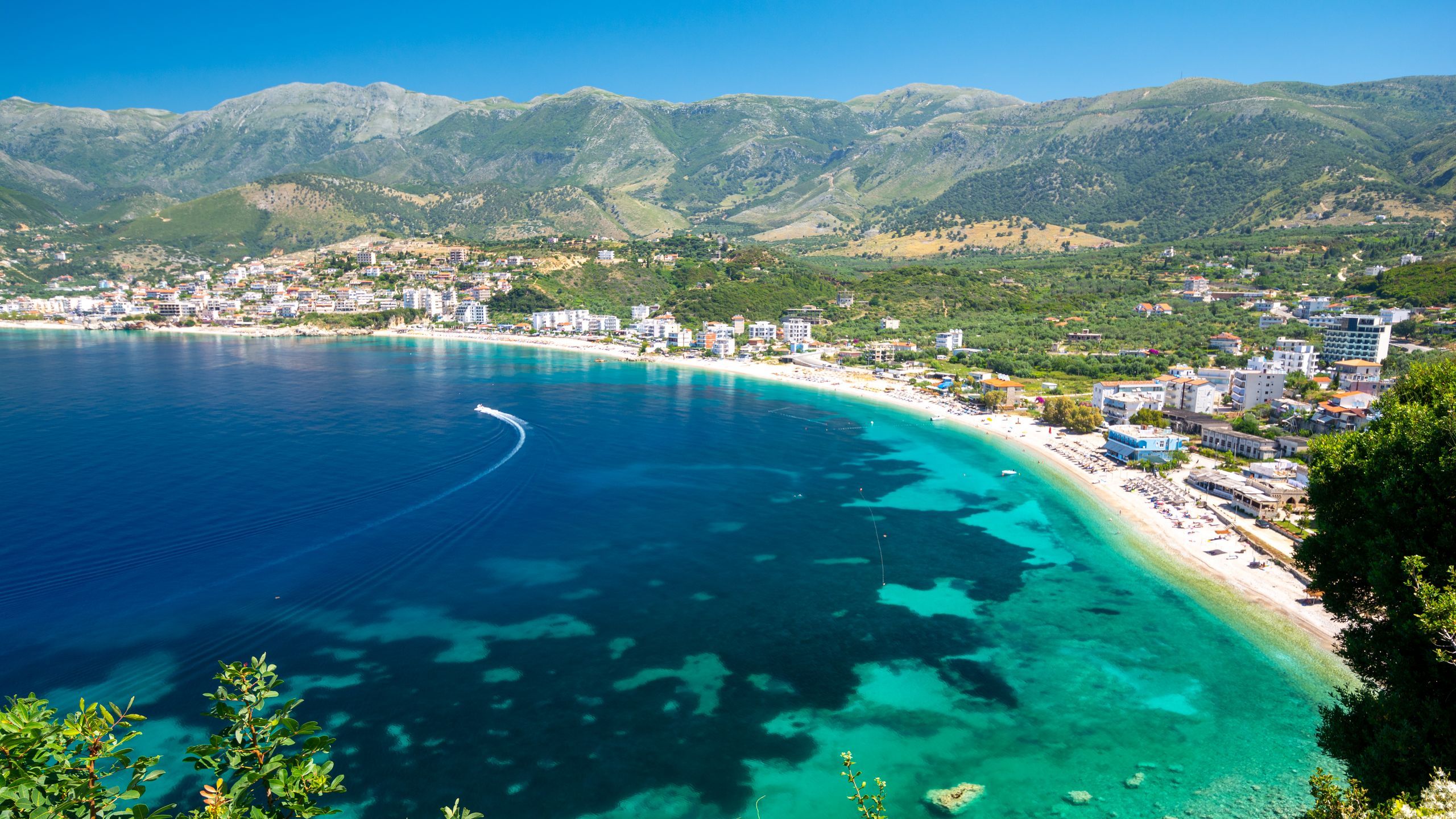 Travel Off Path Shqipëria destinacion turistik Riviera Shqiptare Saranda Ksamili Rritje turizmi Shqipëri Destinacion trend 2025 Trashëgimia UNESCO Mikpritje Shqipëri