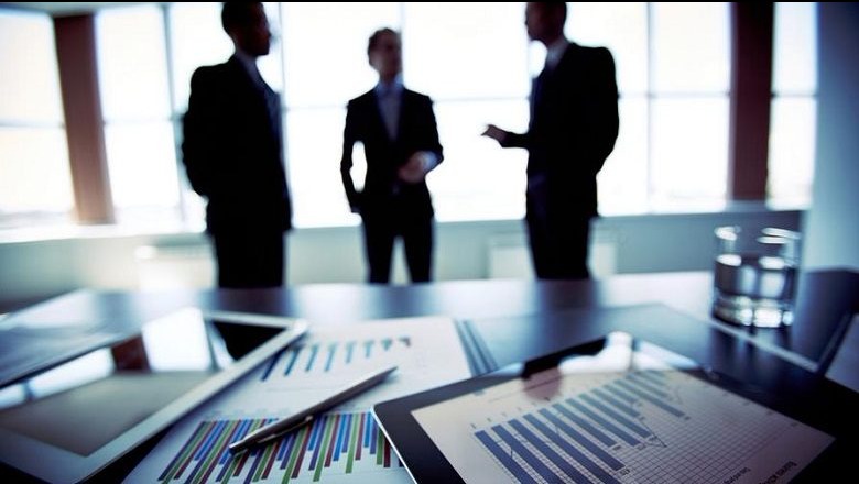 Qeveria shqiptare Rritje pagash Administrata publike Shtesa mbi pagë Sekretar i Përgjithshëm Zëvendëssekretar i Përgjithshëm Reforma e pagave Premtime elektorale Paga mesatare Paga minimale Buxheti i shtetit