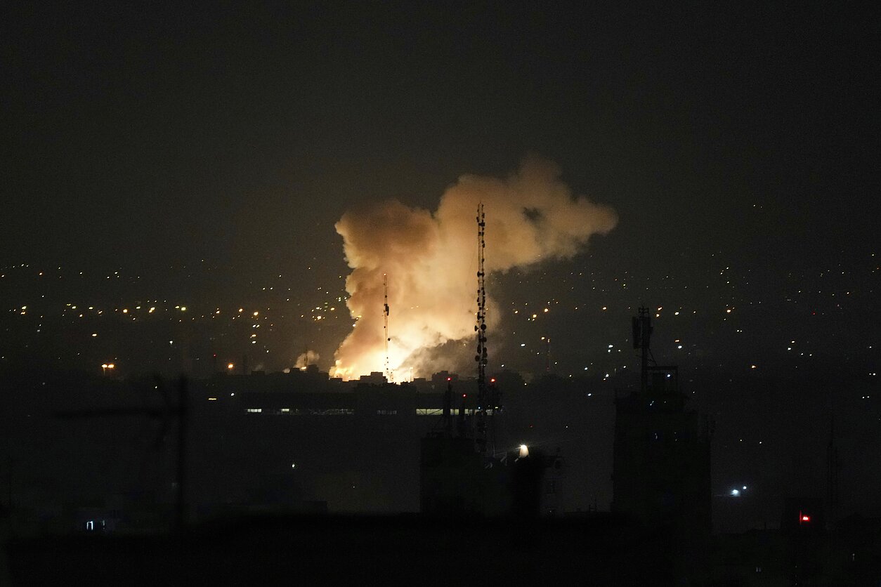 Garda Revolucionare, Iran, Izrael, Tel Aviv, sulm raketor, qendër inteligjence, IRGC, mbrojtje ajrore, SHBA, tensione rajonale.