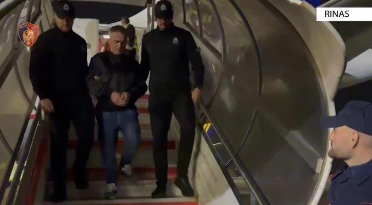 Gjovalin Lesi Ekstradim Itali Vrasje me paramendim Motër Kunat Burgim i përjetshëm Krim Lezhë Operacion "Verdikti" Policia Kriminale Interpol Tirana Interpol Roma Armë zjarri Kallashnikov