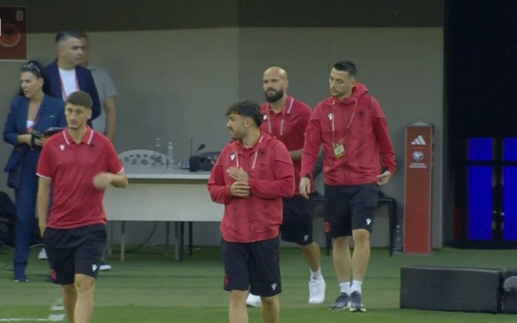 Shqipëri Serbi Kombëtarja Shqiptare Air Albania Stadium Kuqezinj Futboll Tiranë Atmosferë elektrizuese Tifozë Mbështetje Ndeshje Histori Emocion Fitore