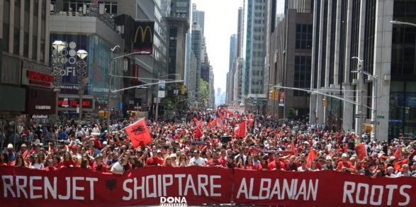 Parada e Shqiptarëve New York Komuniteti shqiptar Eric Adams (Kryebashkiaku i New York-ut) Flamuri shqiptar Albanian Roots Marko Kepi (President i Albanian Roots) Blendi Fevziu Emigrantë shqiptarë Kultura shqiptare Traditë SHBA