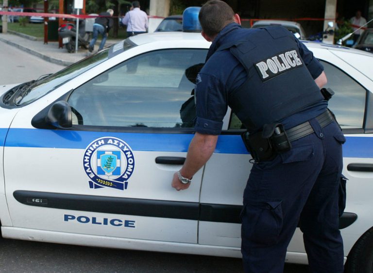 Rodos, Shqiptare, Arrestim, Kokainë, Trafik Drogash, Armëmbajtje pa leje, Greqi, Pireu, Policia Greke, Valixhe, Krim i organizuar.